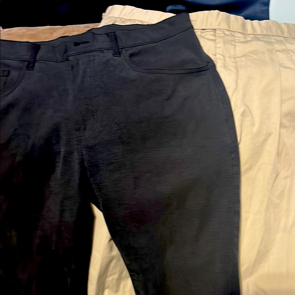 2 pair golf pants 1 calloway trouser & 1 pleated IZOD both size 36 x 32